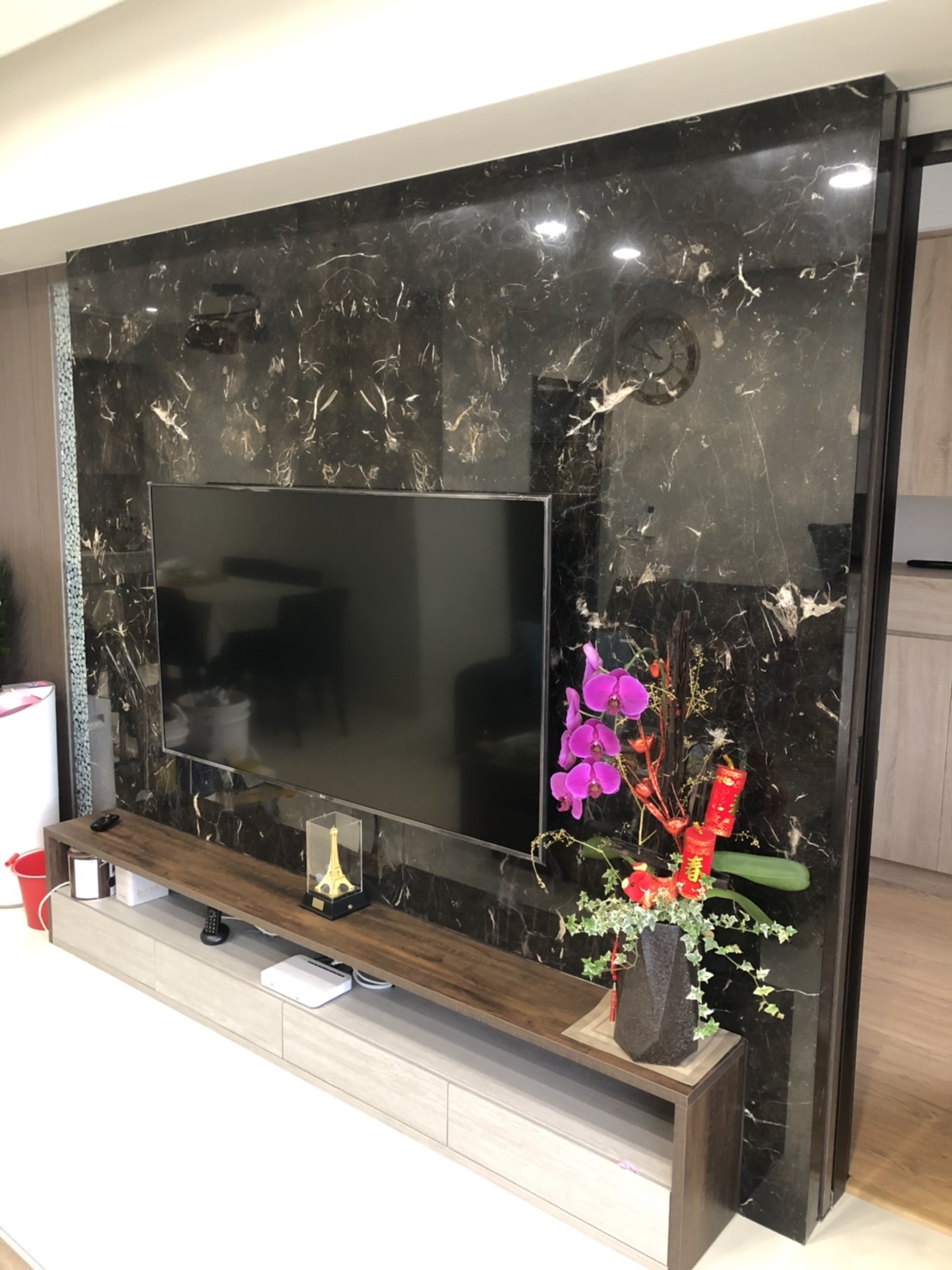 黑金鋒-電視牆